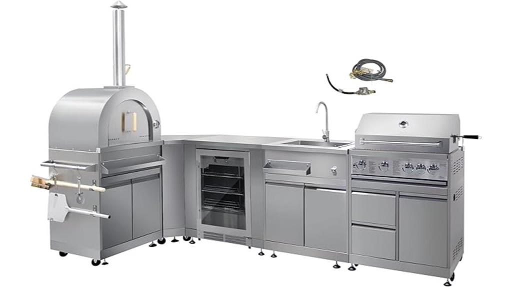 outdoor kitchen with appliances